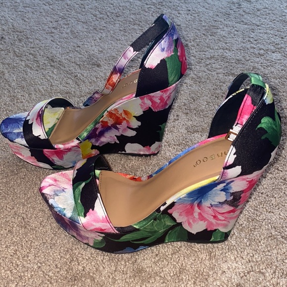 bamboo size 8 wedges 🌷🌸🖤 - Picture 3 of 3